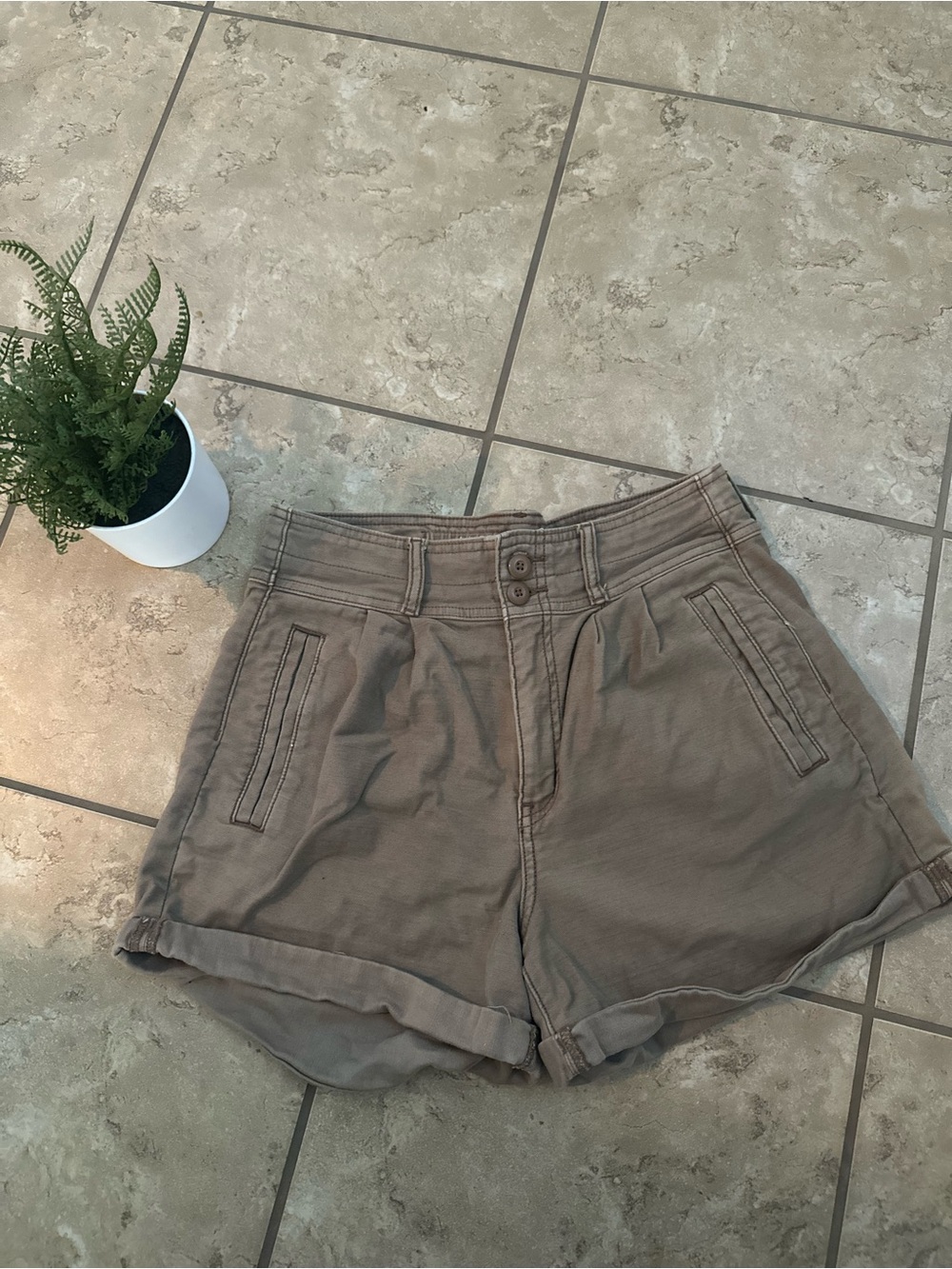 AMERICAN EAGLE BROWN BAGGY MOM SHORTS